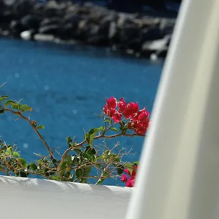 Seaside Traditional Cycladic House * Síkinos