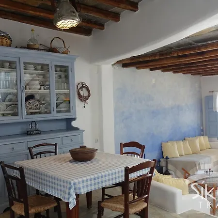 Seaside Traditional Cycladic House بيت للعطل *